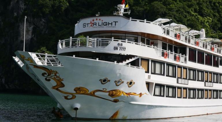 Starlight Cruise Ha Long.jpg